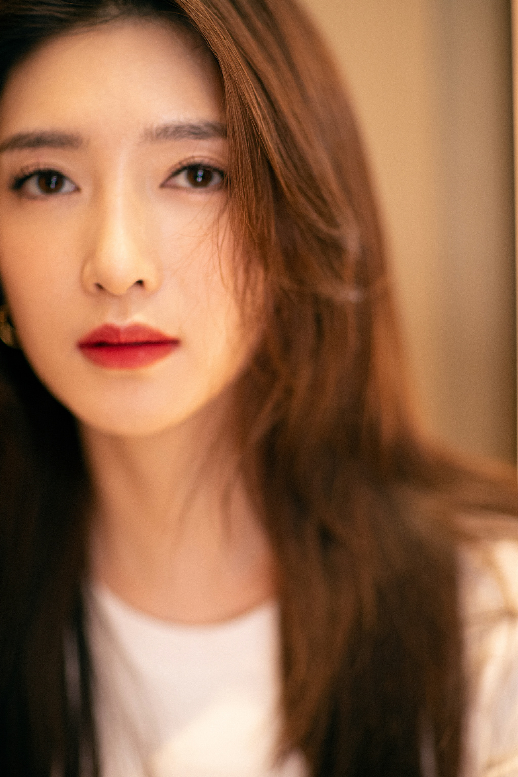 江疏影简约白t写真图片68