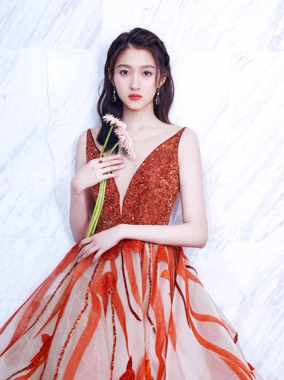 关晓彤锦鲤裙吉祥美丽大方写真图片410
