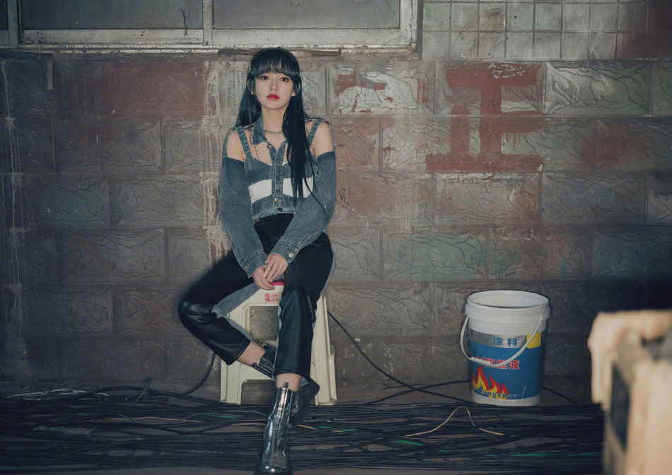 程潇镂空牛仔外套又美又飒写真图片410