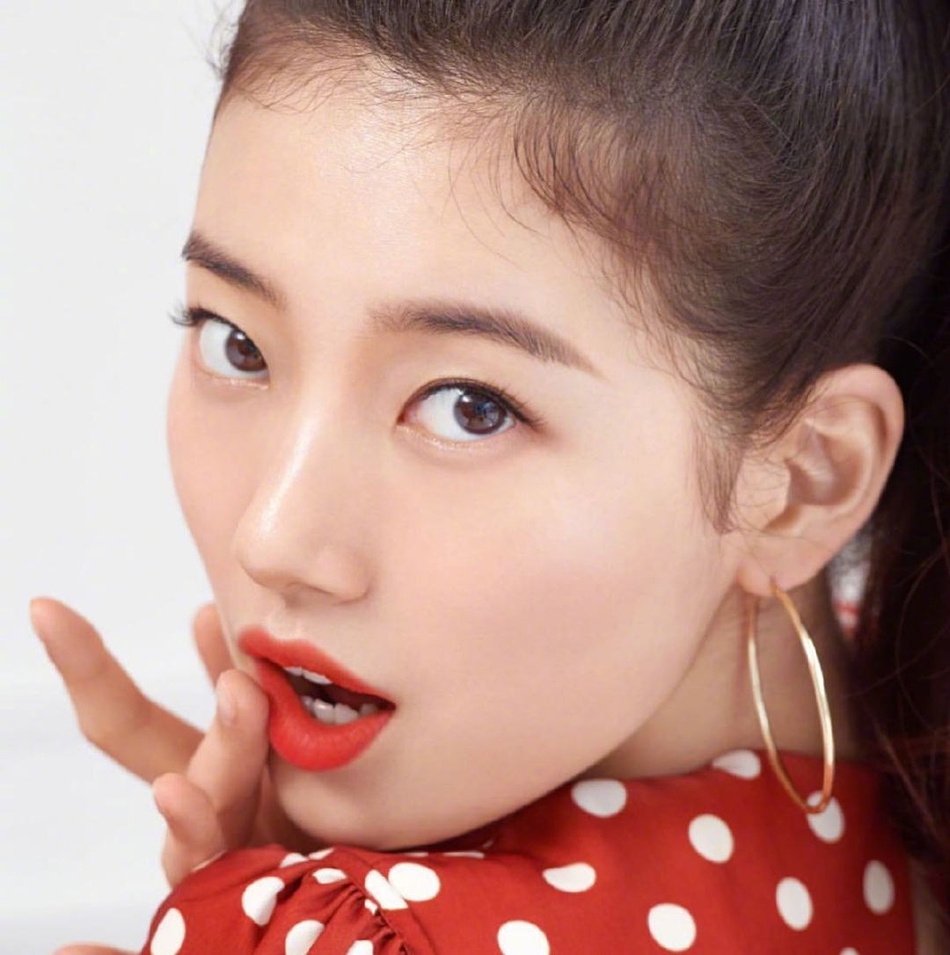 秀智红色波点裙嘟嘴撩人写真图片,裴秀智图片-第2图