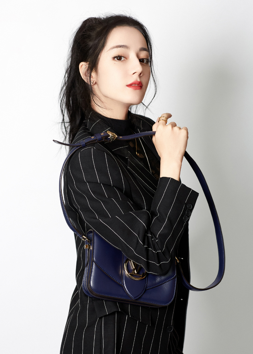 迪丽热巴条纹西装干练写真图片58