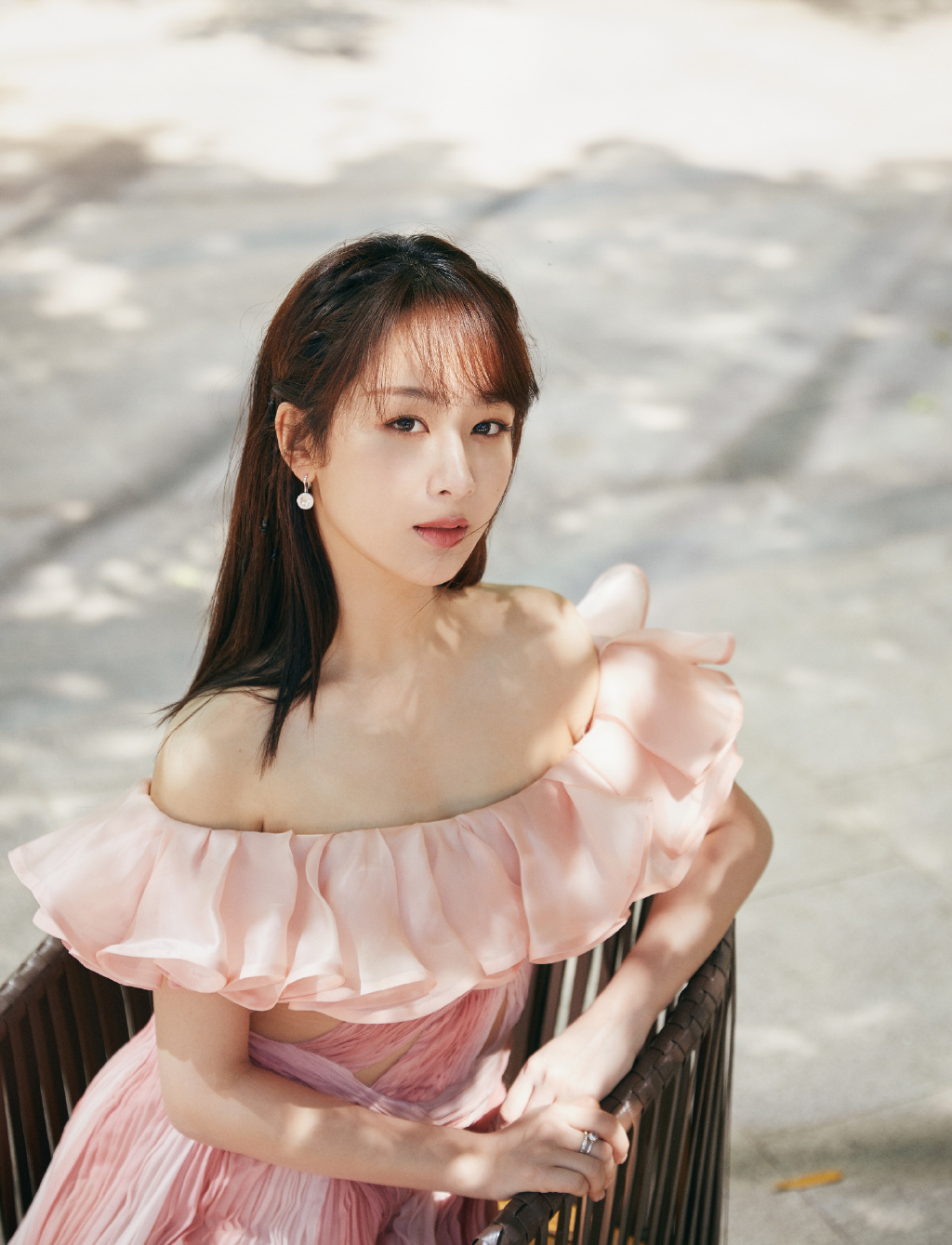 杨紫露肩长裙性感图片写真79