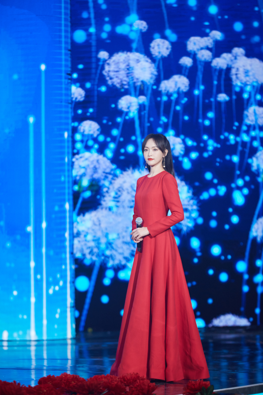 唐嫣央视国庆晚会性感图片写真66