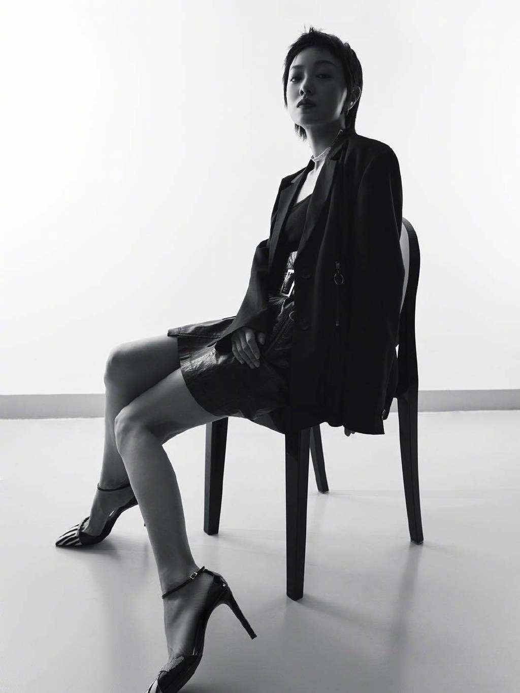 郭采洁酷飒中性风黑白大片67