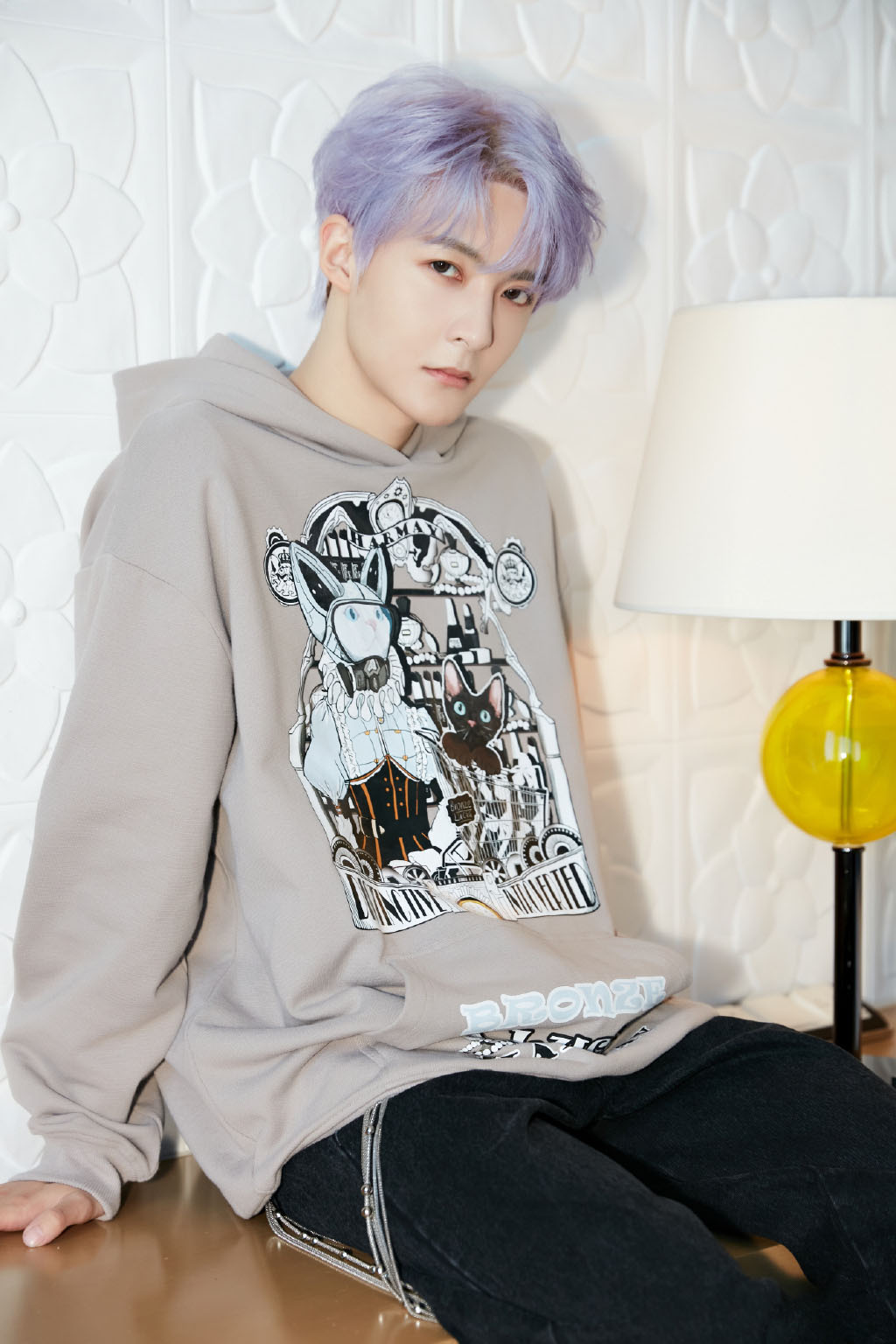 简介:管栎上海时装周休闲清爽写真图片,分享一组管栎图片给大家,图中