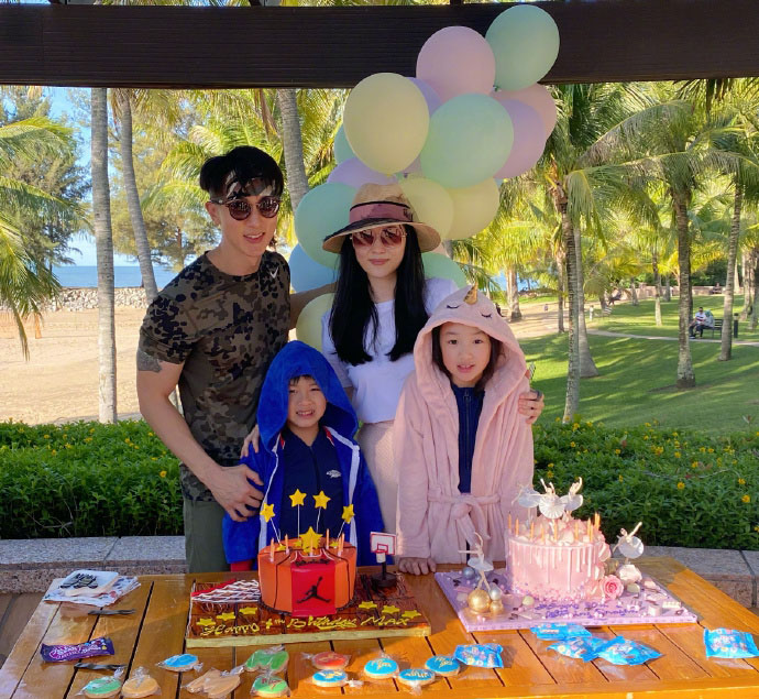 > 吴尊一家庆生海边旅行温馨甜蜜美照图片(8/9)