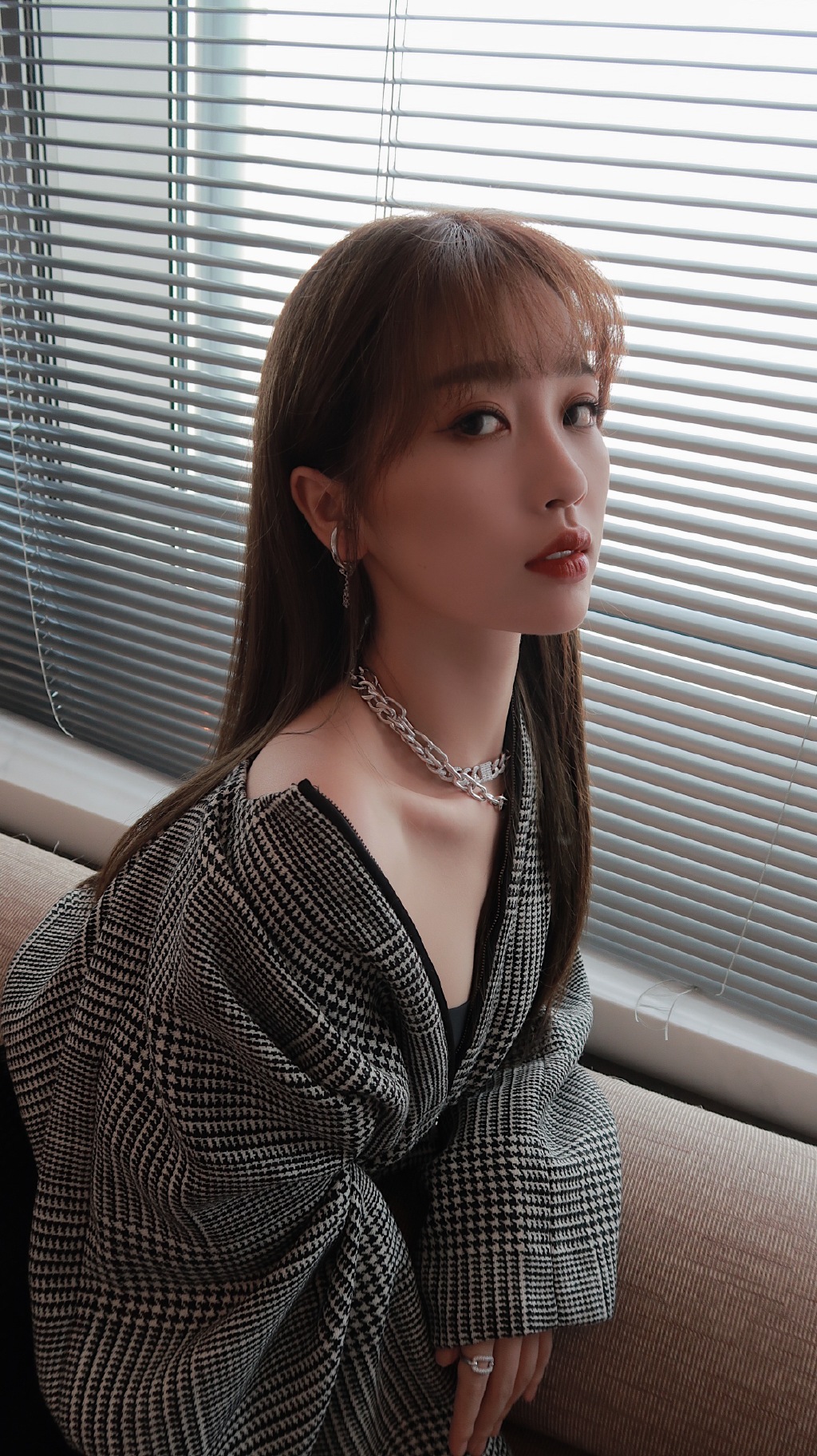 the9虞书欣露肩外套性感写真36