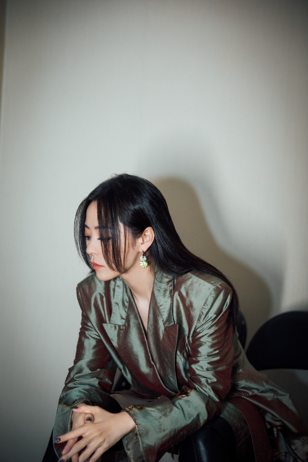 简介:张靓颖灼烧感西服造型性感写真,分享一组张靓颖图片给大家,图中