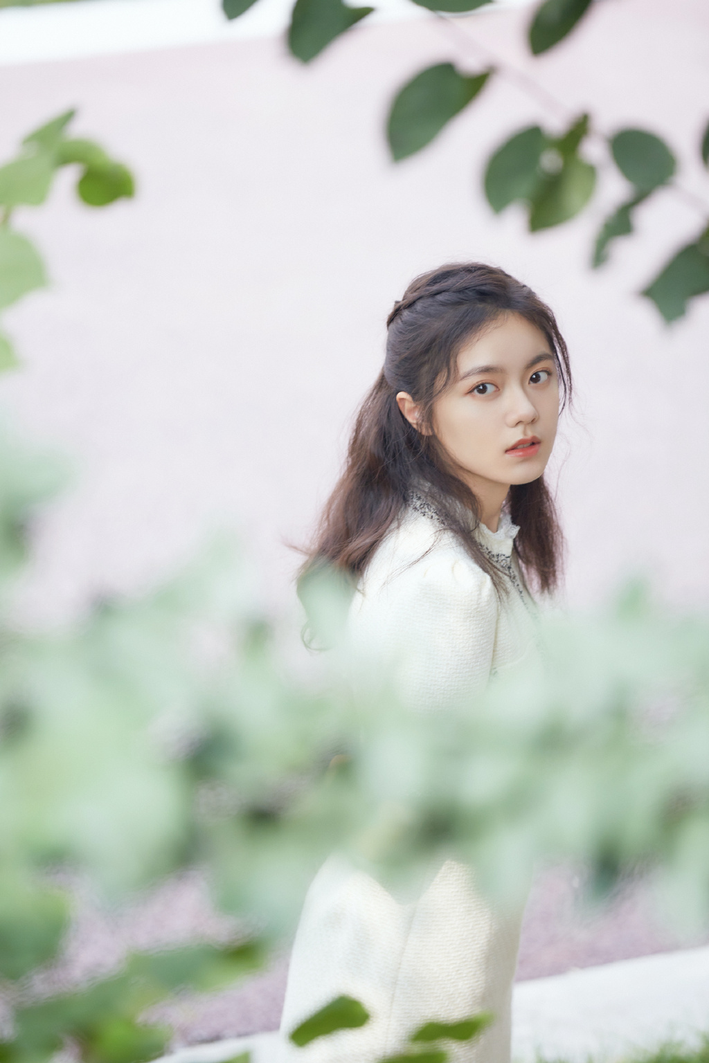 赵今麦清新白裙秋日写真图片38