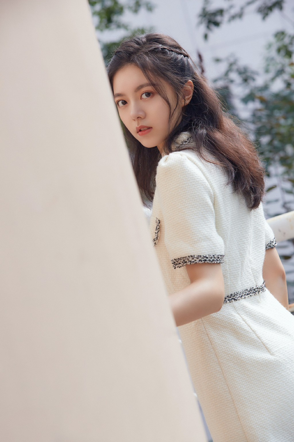 赵今麦清新白裙秋日写真图片48