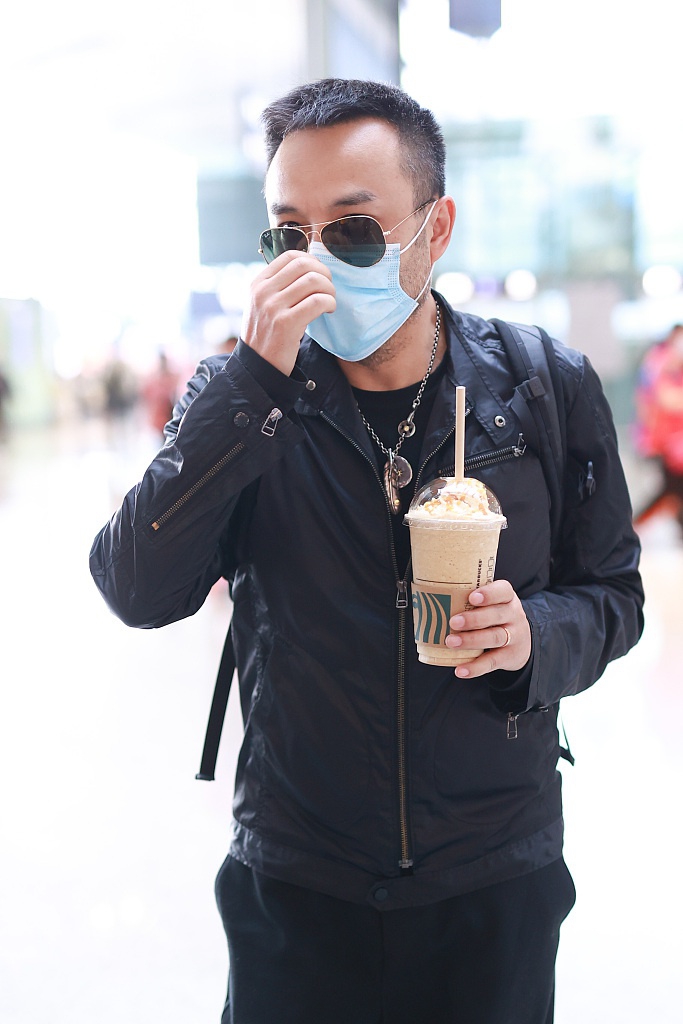 汪涵黑皮衣潮流帅气十足机场照图片14