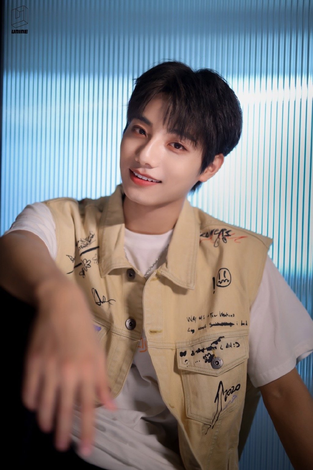 李振宁休闲装扮帅气图片写真14