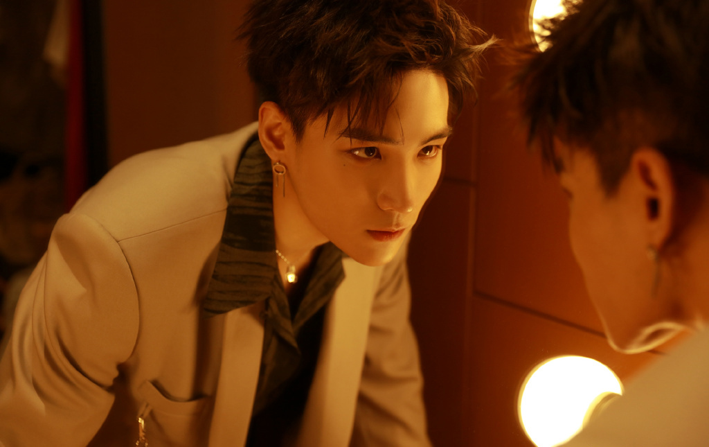 李鑫帅气西装运动裤套装飒气十足写真图片49