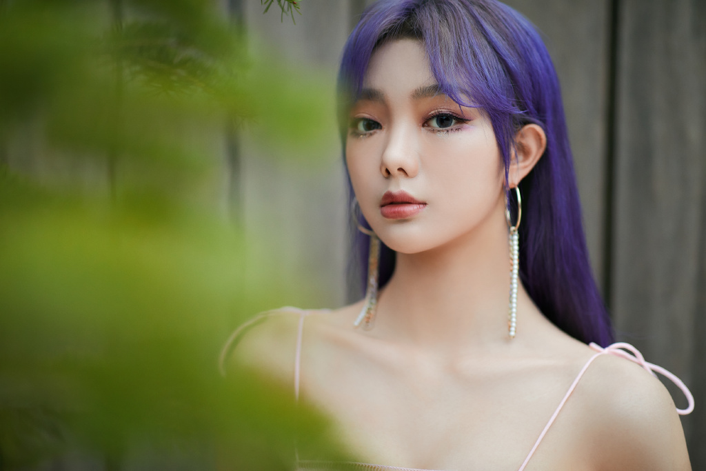 > 李紫婷吊带粉裙性感写真图片(7/9)