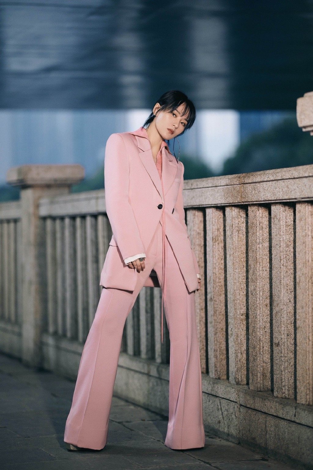 周笔畅樱花粉西装性感图片711