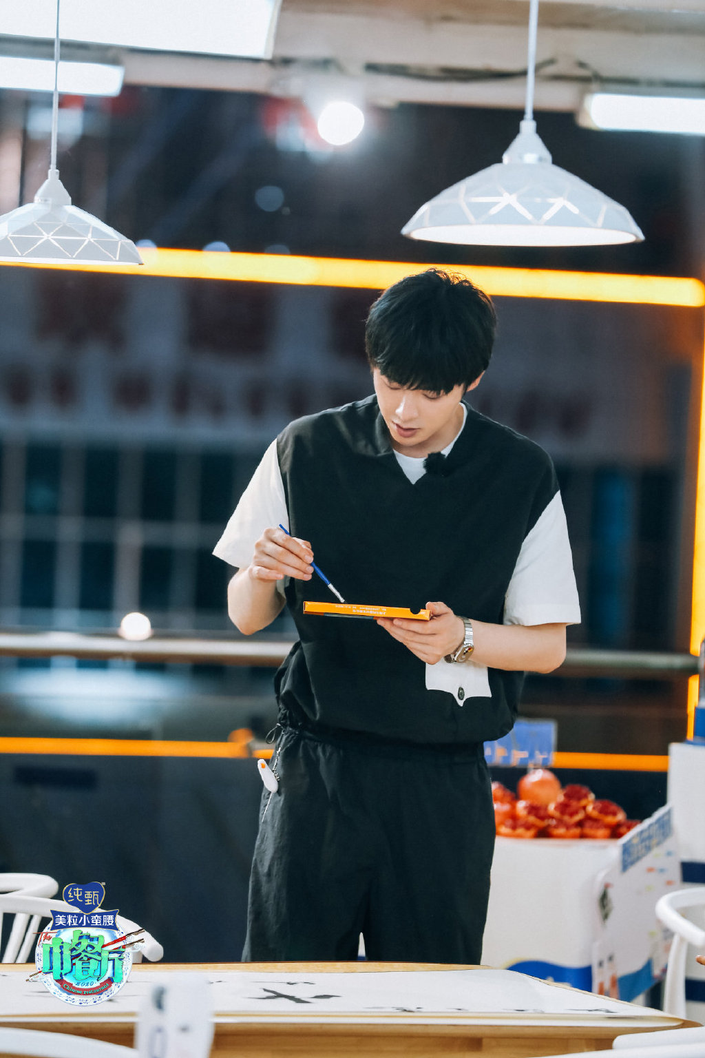 简介:刘宇宁《中餐厅第四季》第九期剧照图片,分享一组刘宇宁图片给