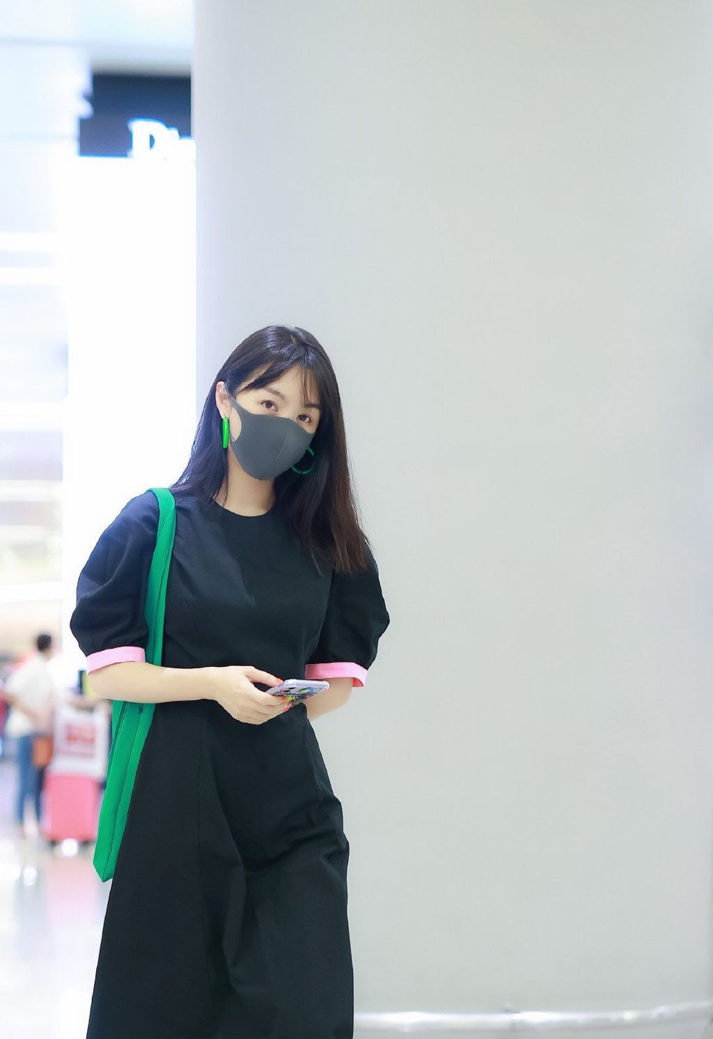 李菲儿减龄清新私服机场照图片88