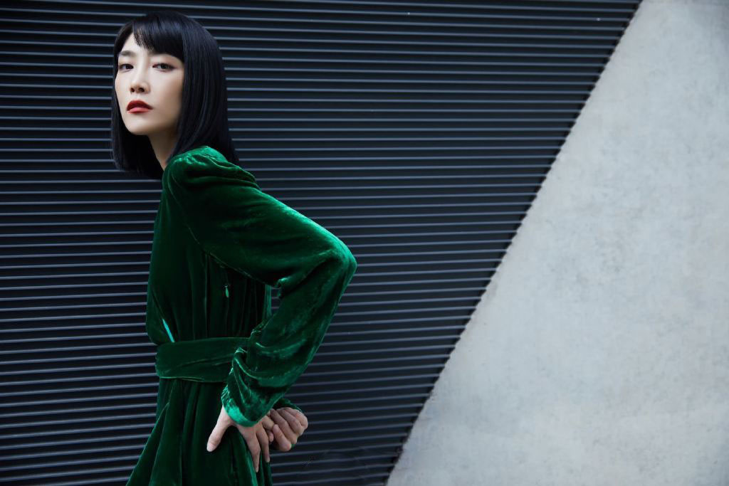 分享一组苏诗丁图片给大家,图中的明星图片壁纸会点缀你的电脑桌面