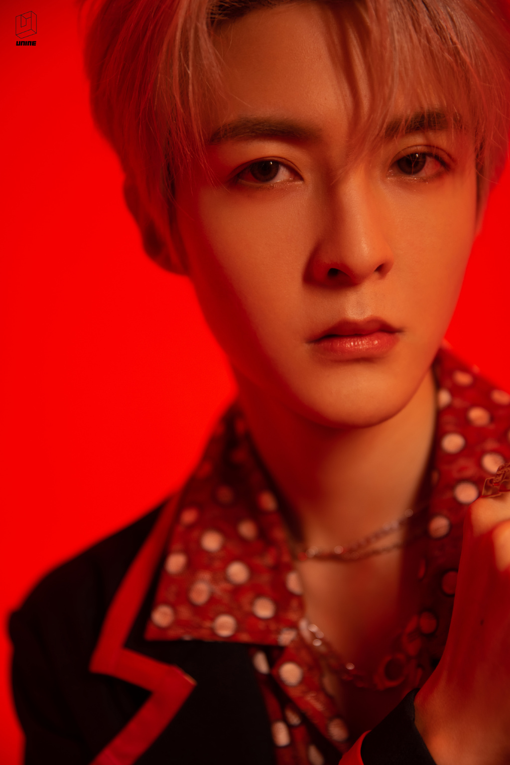 管栎银发红黑大片写真图片79