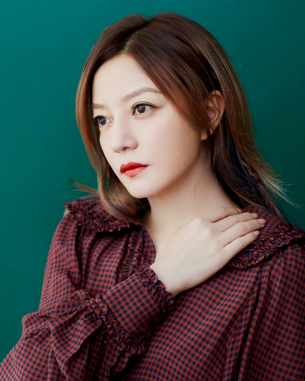 > 赵薇酒红色格子套装优雅写真图片(5/9)