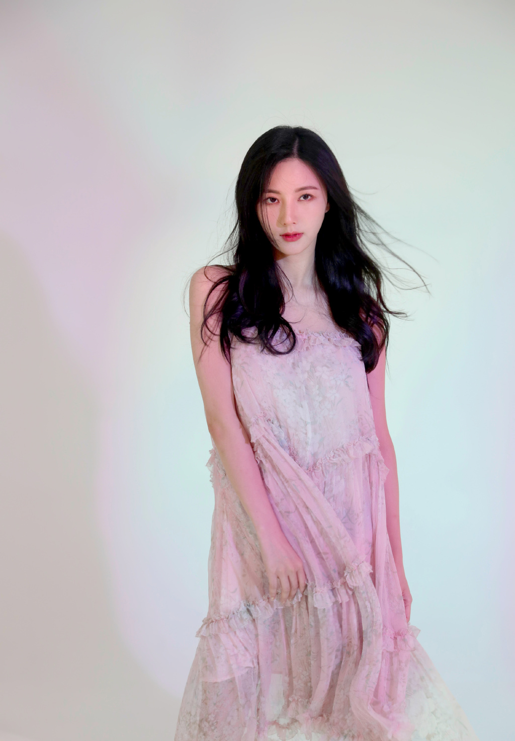 陈米麒粉色花绘裙性感图片写真36