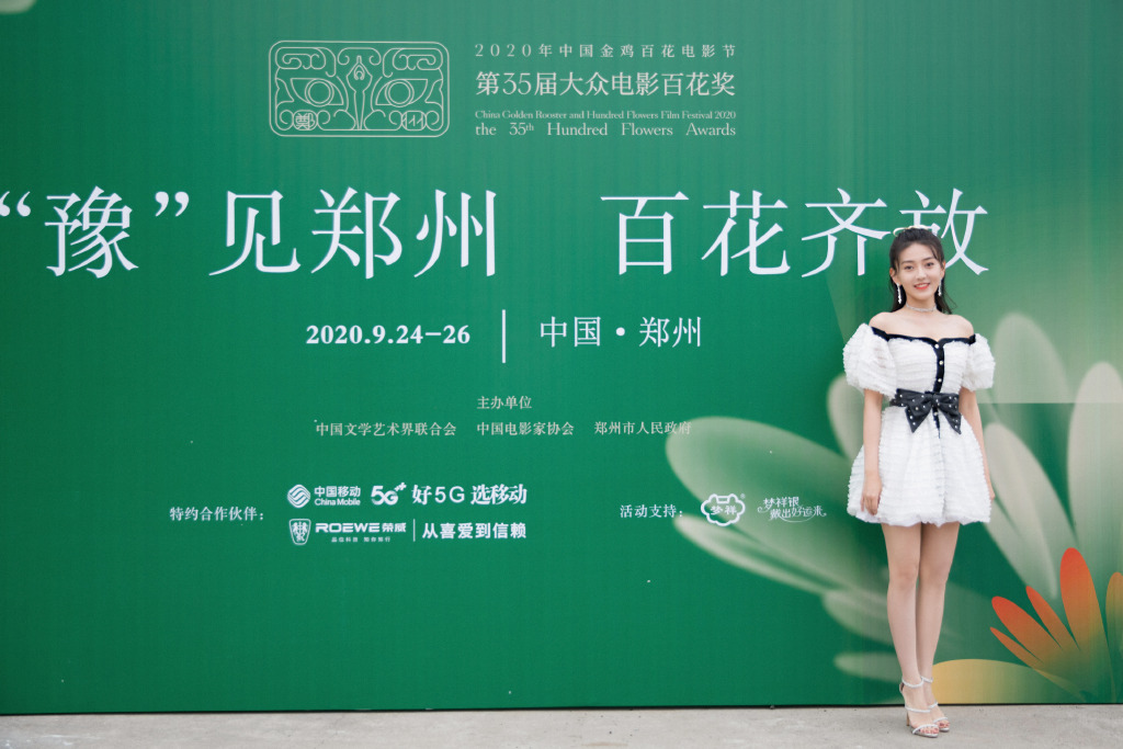 梁洁泡泡袖公主裙甜美写真图片211