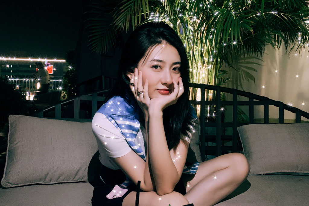 梁洁俏皮居家私服照图片33