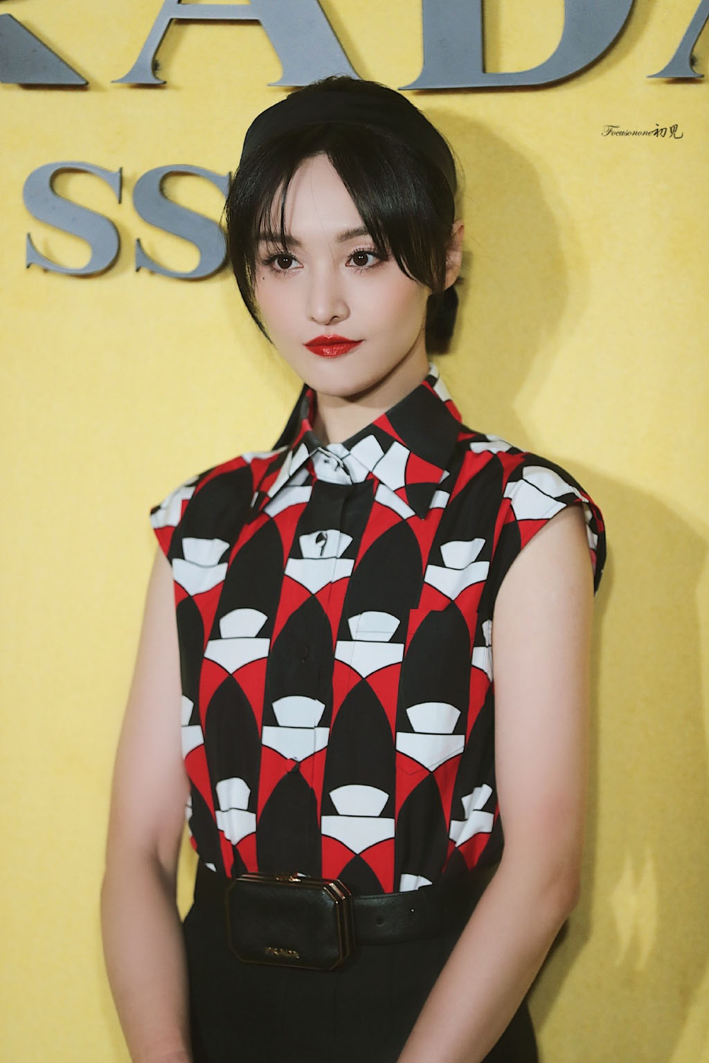 郑爽黑色百褶裙优雅写真图片89