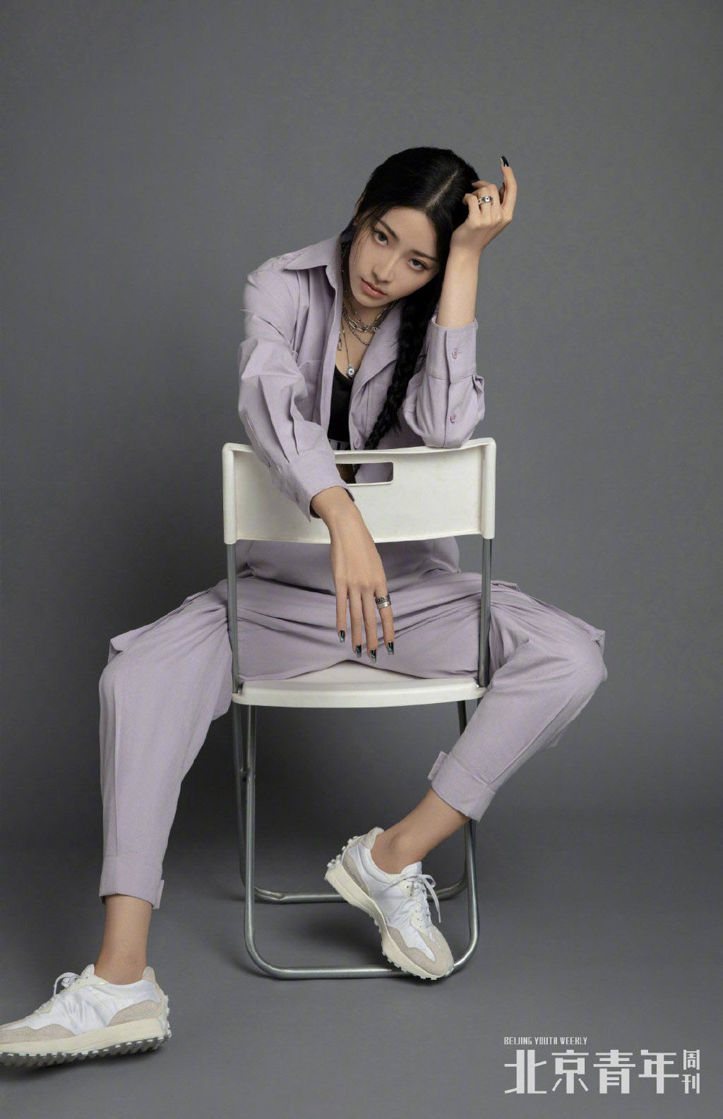 简介:喻言百变造型时尚大片写真图片,分享一组喻言图片给大家,图中的