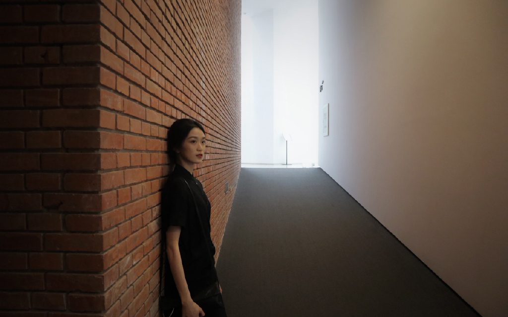 简介:魏一生活照图片,分享一组魏一图片给大家,图中的明星图片壁纸会