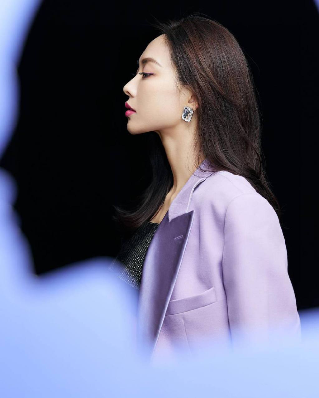 王霏霏紫色西服酷美写真图片19