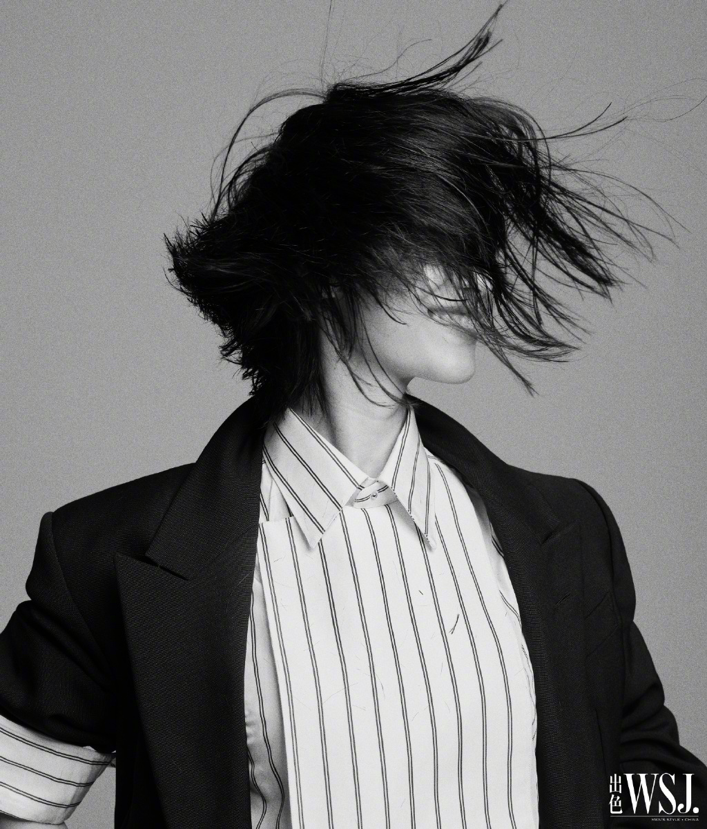 倪妮短发造型率性黑白写真图片46