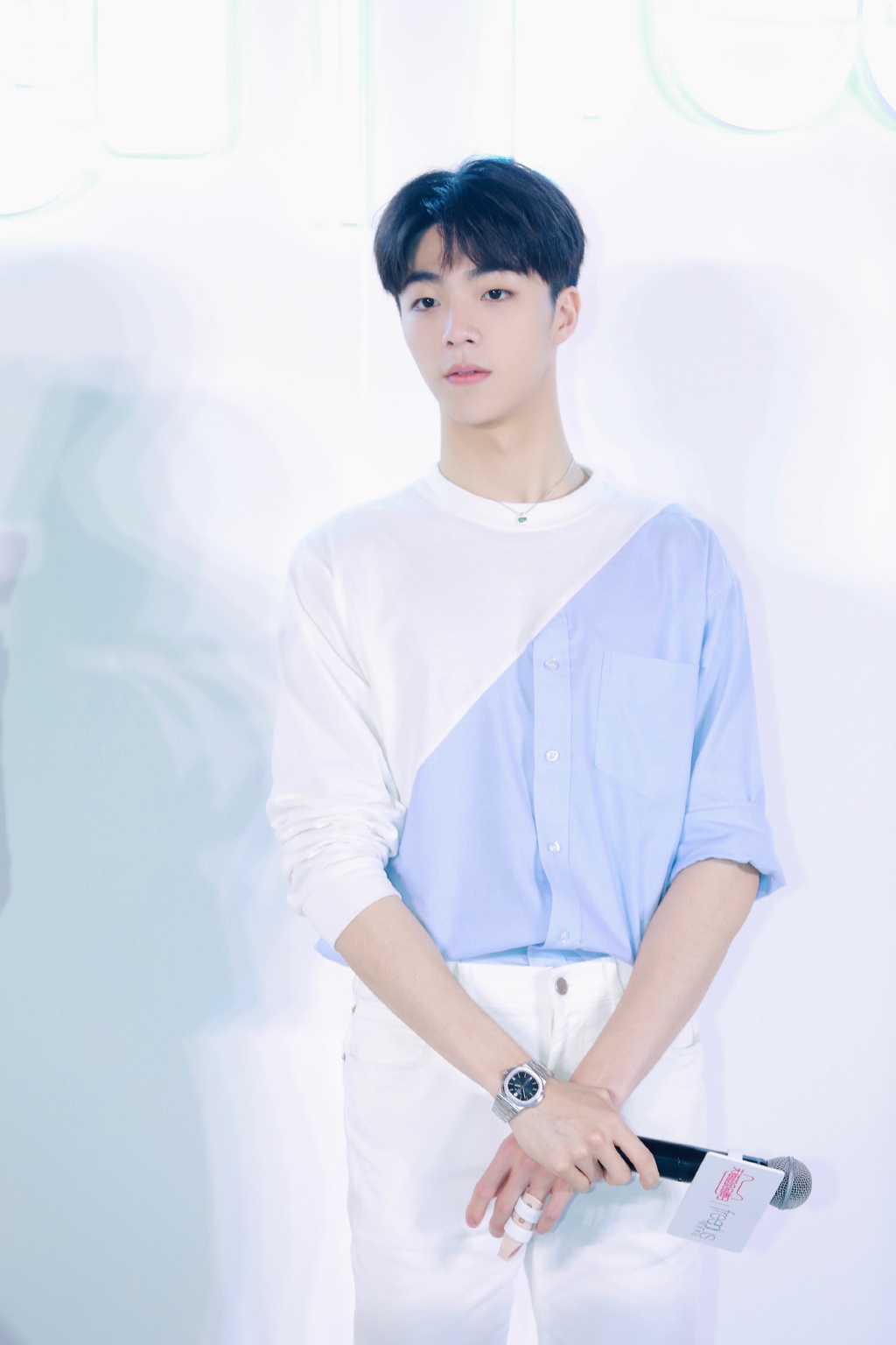 陈立农清新简洁帅气活动照图片112