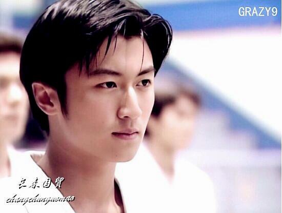 谢霆锋18岁青涩眉清目秀帅气旧照图片38