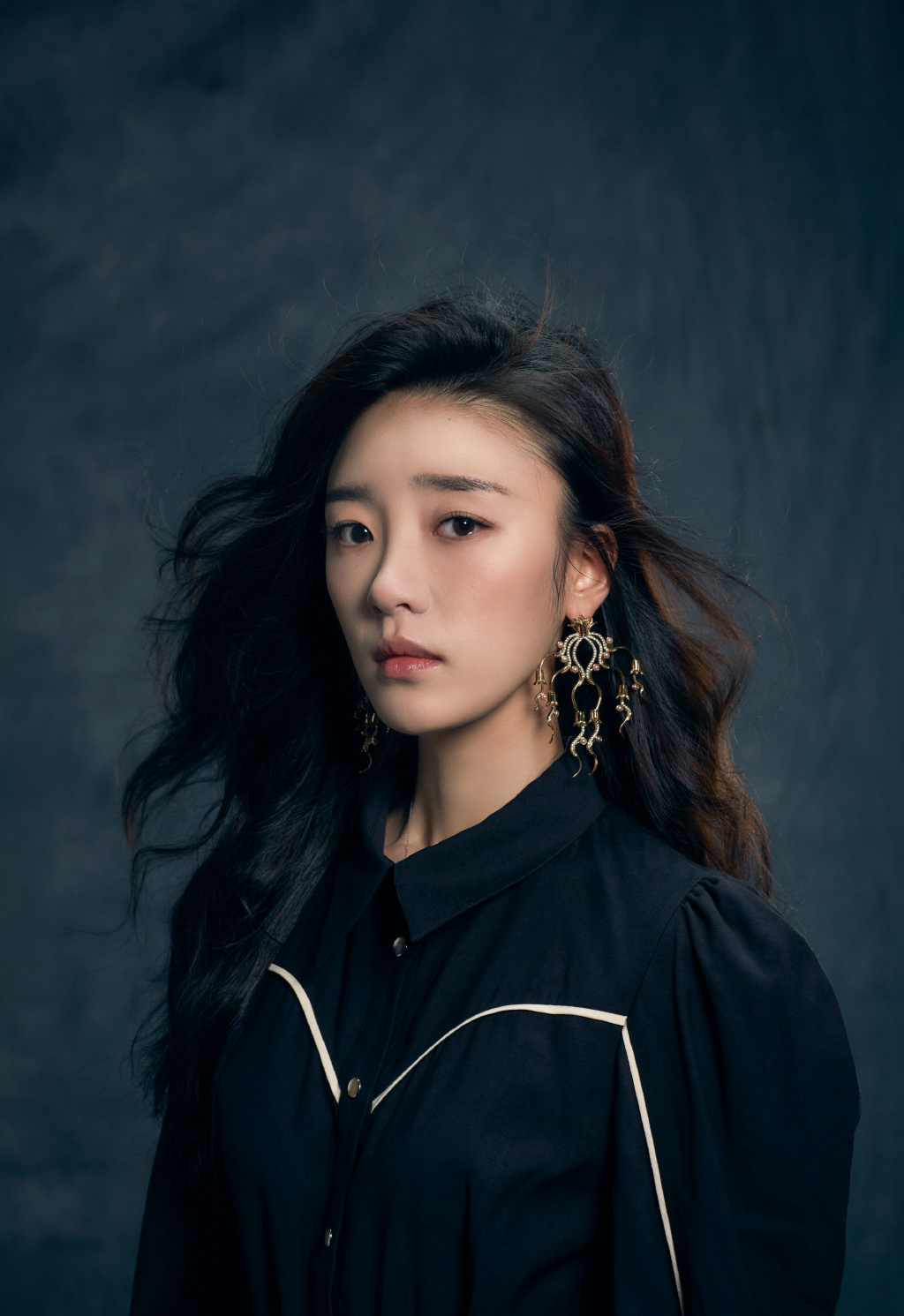 简介:张月性感酷黑写真图片,分享一组张月图片给大家,图中的明星图片