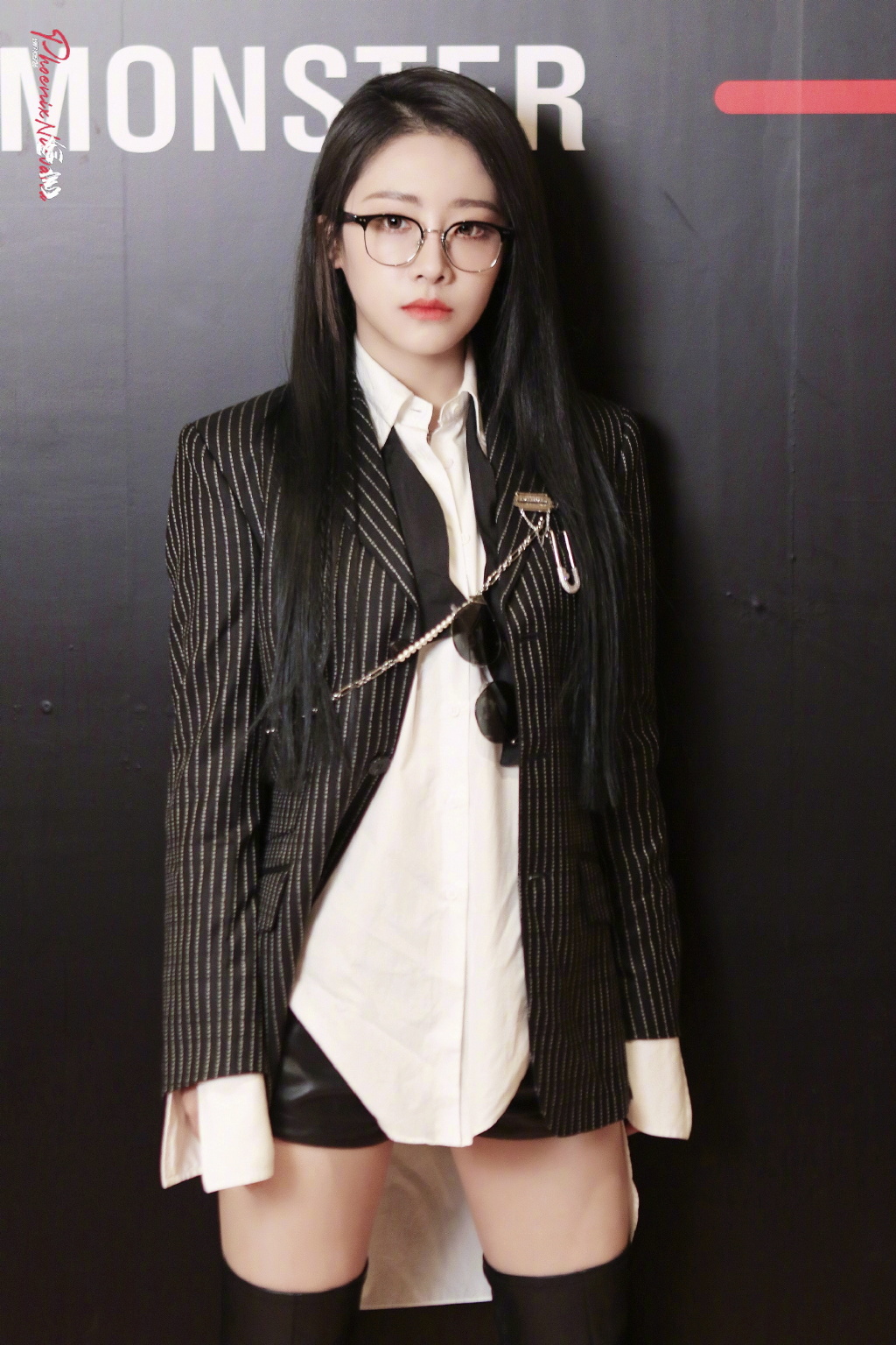 喻言眼镜西装冷艳活动图片57