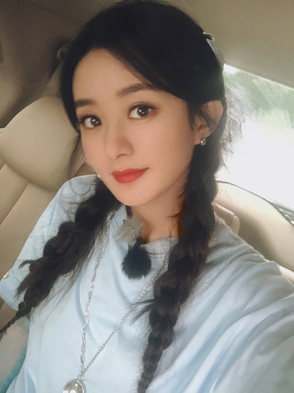 赵丽颖麻花辫造型自拍照图片214