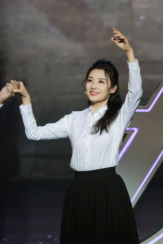 周涛青春衬衫长裙皮肤白皙面色红润美照图片69