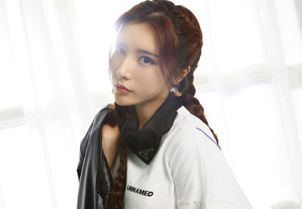 戴燕妮性感随性写真图片1418