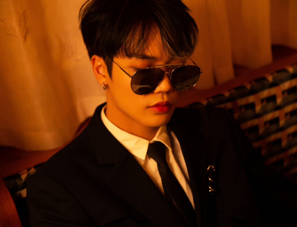 林彦俊黑色束腰西装写真图片36