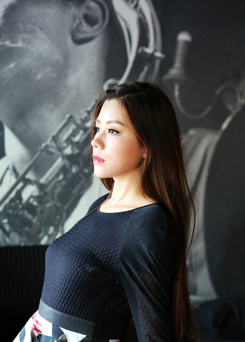 朱婧汐碎花裙迷人街拍照图片19