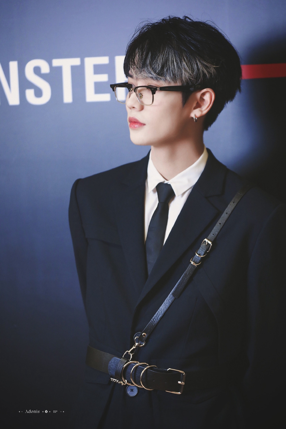 > 林彦俊半框眼镜西装斯文帅气帅照图片(4/10)