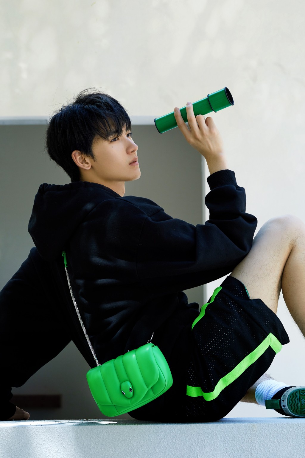 黄俊捷个性穿搭帅气图片