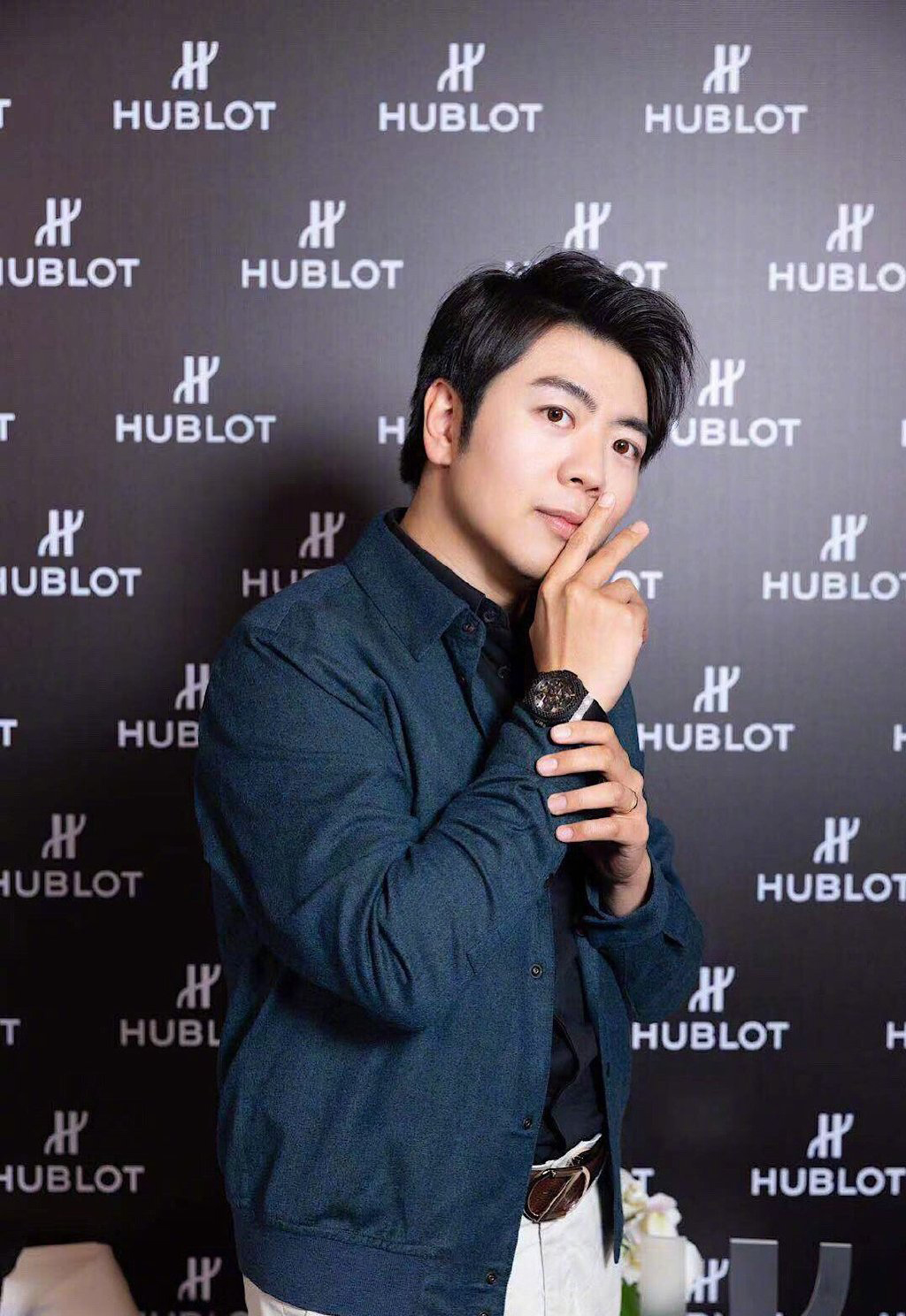 郎朗帅气活动照图片16