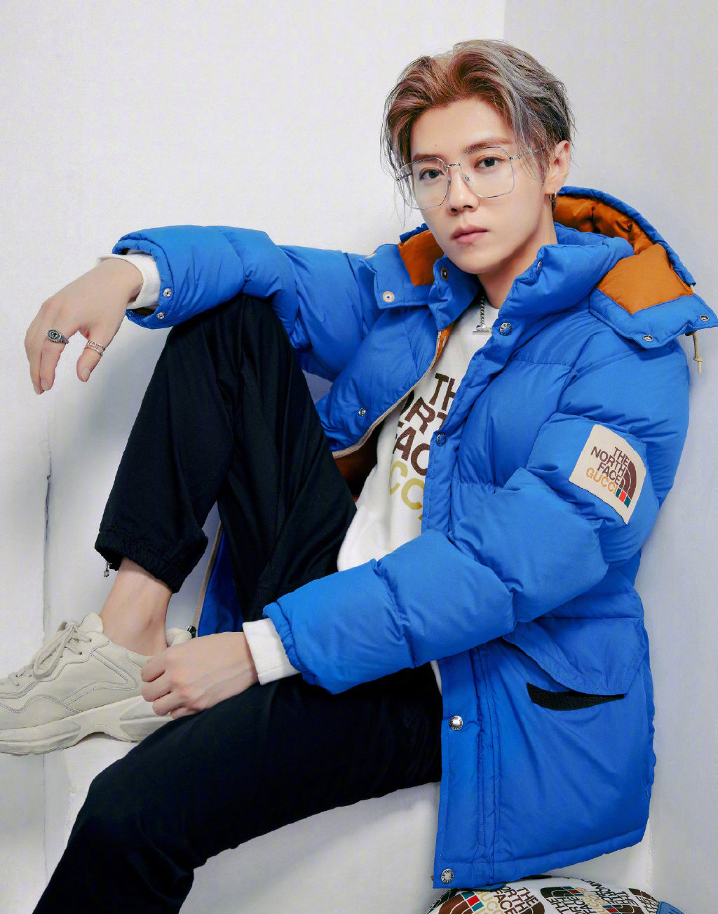 鹿晗蓝色羽绒服温暖冬装写真图片56