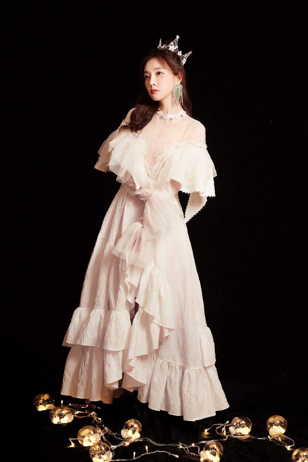 简介:冯提莫公主裙性感优雅写真图片,分享一组冯提莫