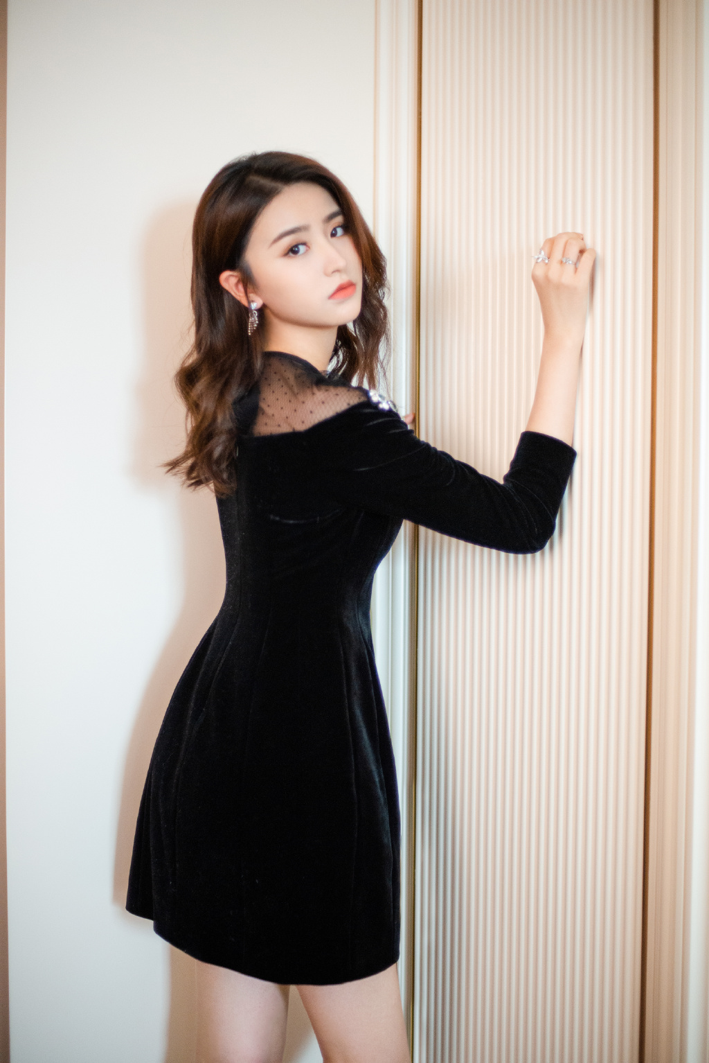 金子涵性感摩登连身裙写真图片56