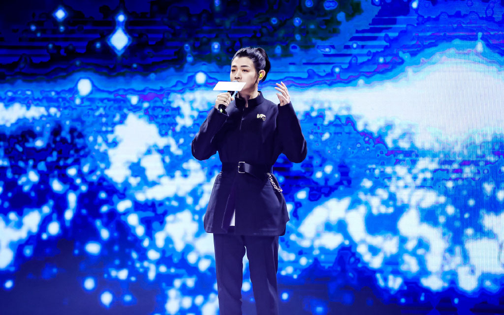 分享一组霍尊图片给大家,图中的明星图片壁纸会点缀你的电脑桌面,美化