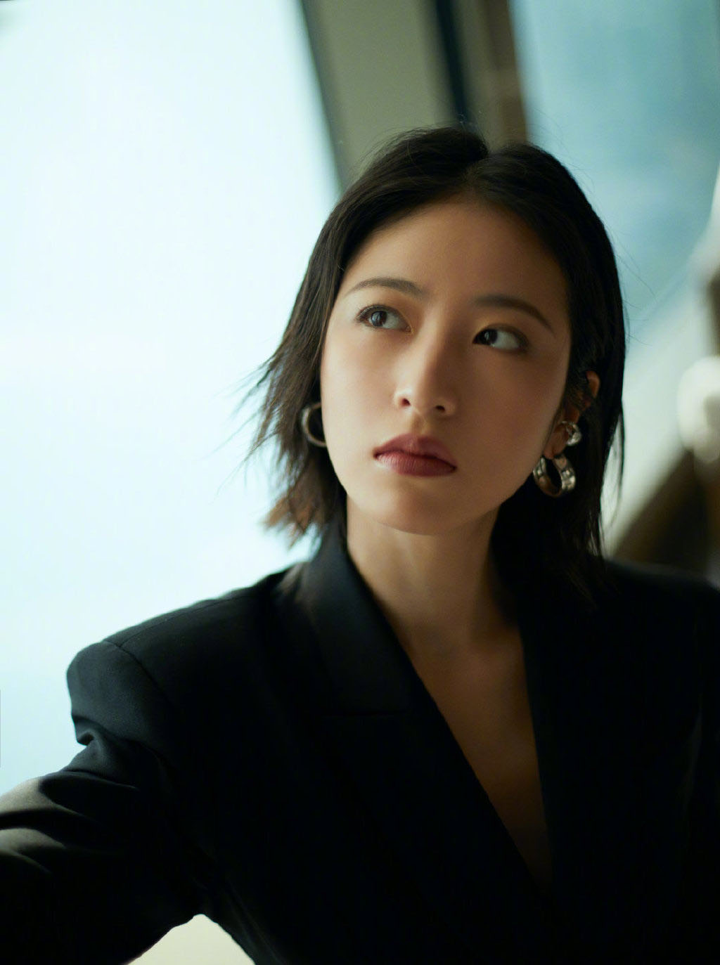 周雨彤酷飒性感活动写真照图片79