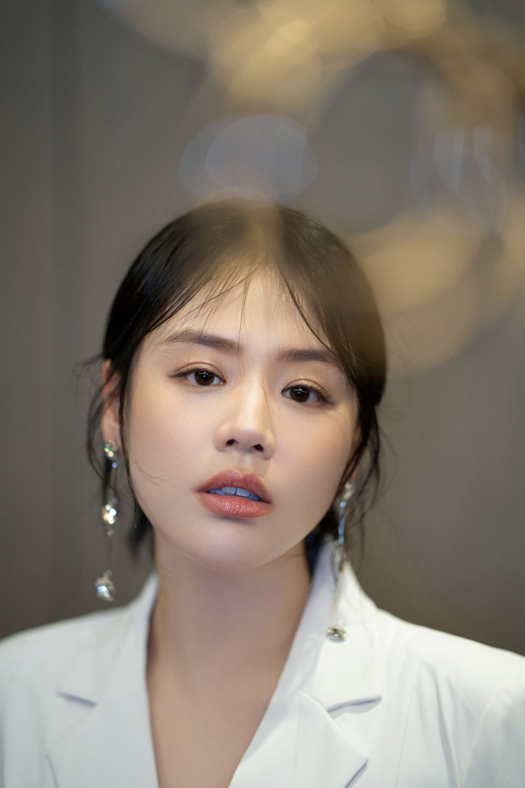 > 马思纯纯白西装裙性感写真图片(2/9)